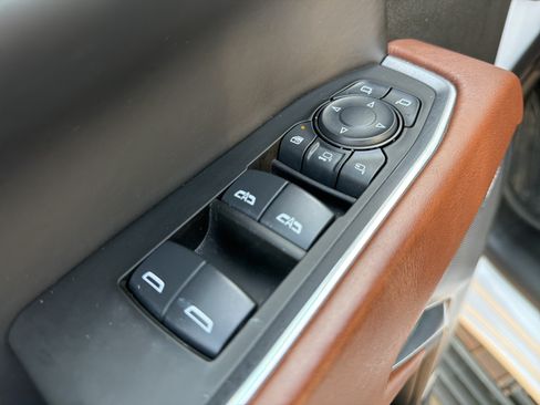 Used 2024 GMC Sierra 3500 Denali Ultimate AWD/4WD image 15