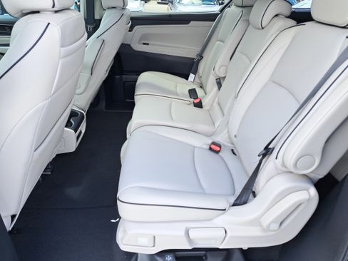 New 2026 Honda Odyssey Touring image 11