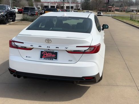 Used 2025 Toyota Camry SE FWD image 8