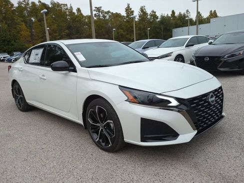 New 2025 Nissan Altima 2.5 SR w/ SR Premium Package FWD image 2