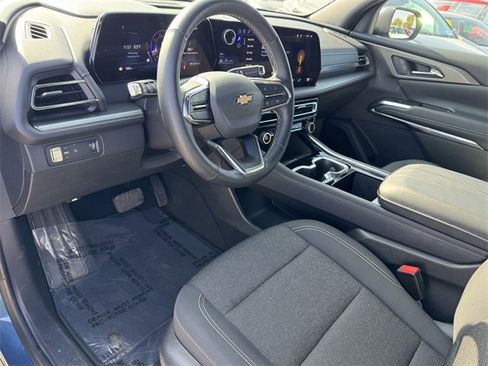 Certified 2025 Chevrolet Traverse LT image 9