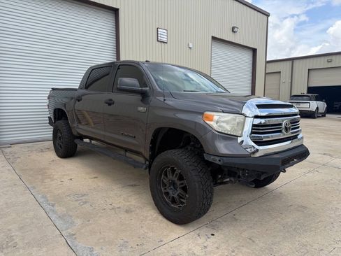 Used 2016 Toyota Tundra SR5 w/ SR5 Upgrade Package AWD/4WD image 3