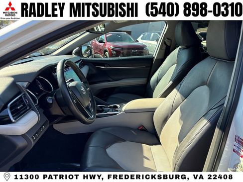 Used 2020 Toyota Camry XLE FWD image 6