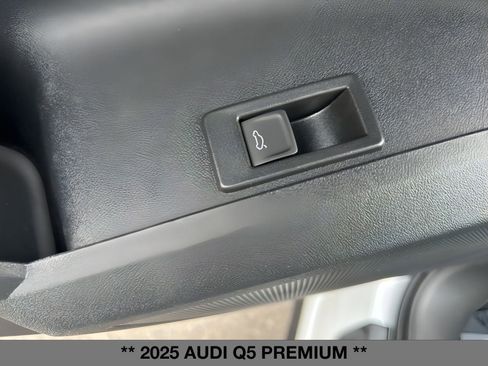 New 2025 Audi Q5 Premium image 17