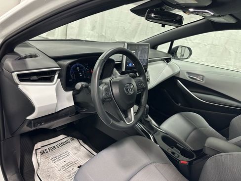 Used 2025 Toyota Corolla SE w/ SE Premium Package image 15