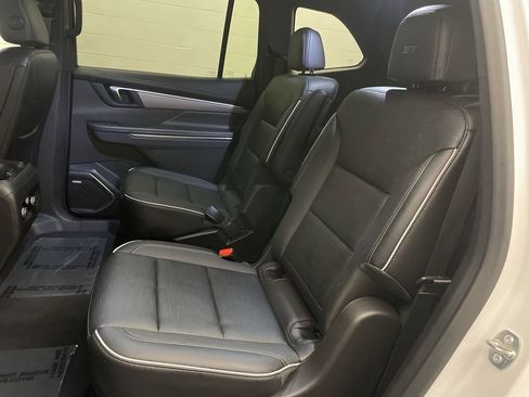 Used 2025 Buick Enclave Sport Touring image 19