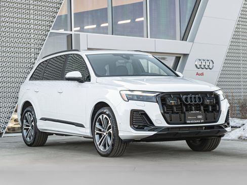 Certified 2025 Audi Q7 2.0T Premium w/ Convenience Plus Package image 1