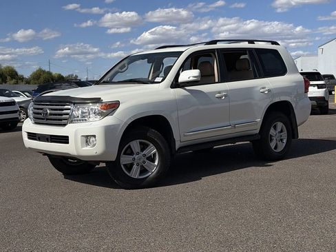 Used 2013 Toyota Land Cruiser image 3