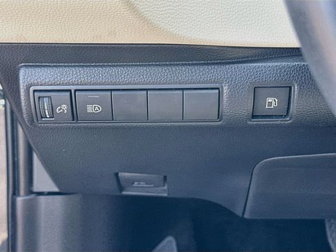 Used 2024 Toyota Corolla XLE FWD image 10