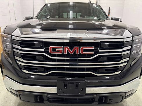 Used 2024 GMC Sierra 1500 SLT w/ SLT Convenience Package AWD/4WD image 10