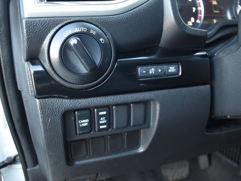 Used 2021 Nissan Titan SV w/ SV Convenience Package image 48