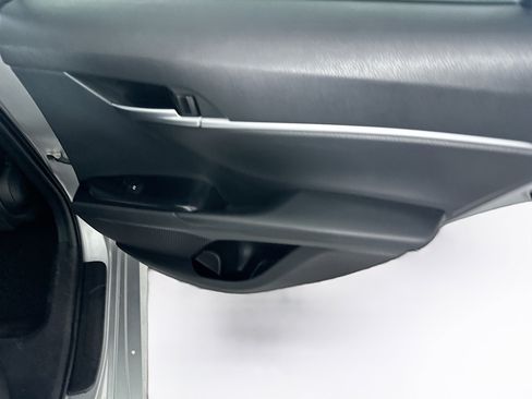 Used 2018 Toyota Camry LE image 27