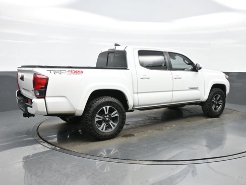 Used 2018 Toyota Tacoma TRD Sport image 6