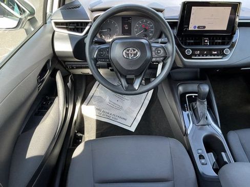 Used 2025 Toyota Corolla LE FWD image 12