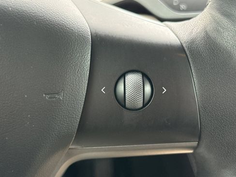 Used 2022 Tesla Model Y Long Range image 28