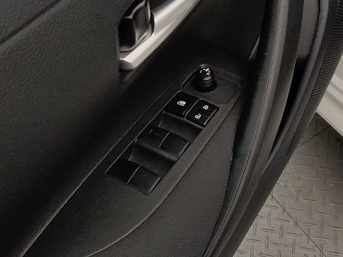 Used 2021 Toyota Corolla LE FWD image 27