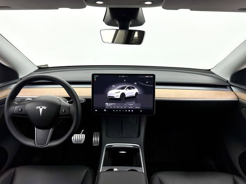 Used 2024 Tesla Model Y Performance image 18