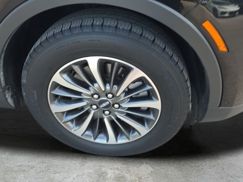 Used 2022 Lincoln Nautilus FWD w/ Premium Package image 25