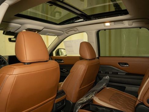 New 2026 Nissan Pathfinder Platinum image 12