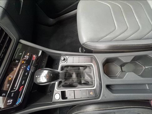 Used 2025 Volkswagen Jetta SEL FWD image 45
