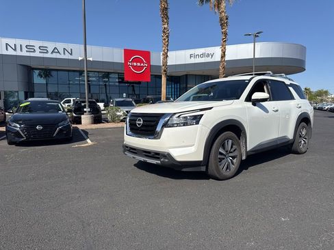Used 2024 Nissan Pathfinder SL FWD image 1