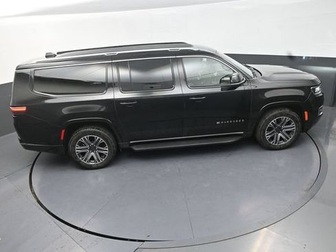 Used 2024 Jeep Wagoneer L Series II w/ Flexible Seating Group AWD/4WD image 18