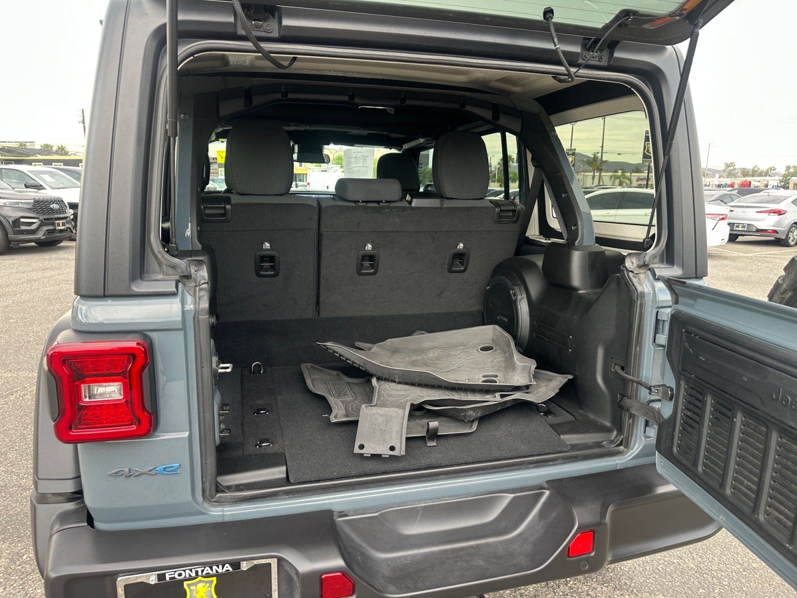 Used 2024 Jeep Wrangler Unlimited AWD/4WD image 23