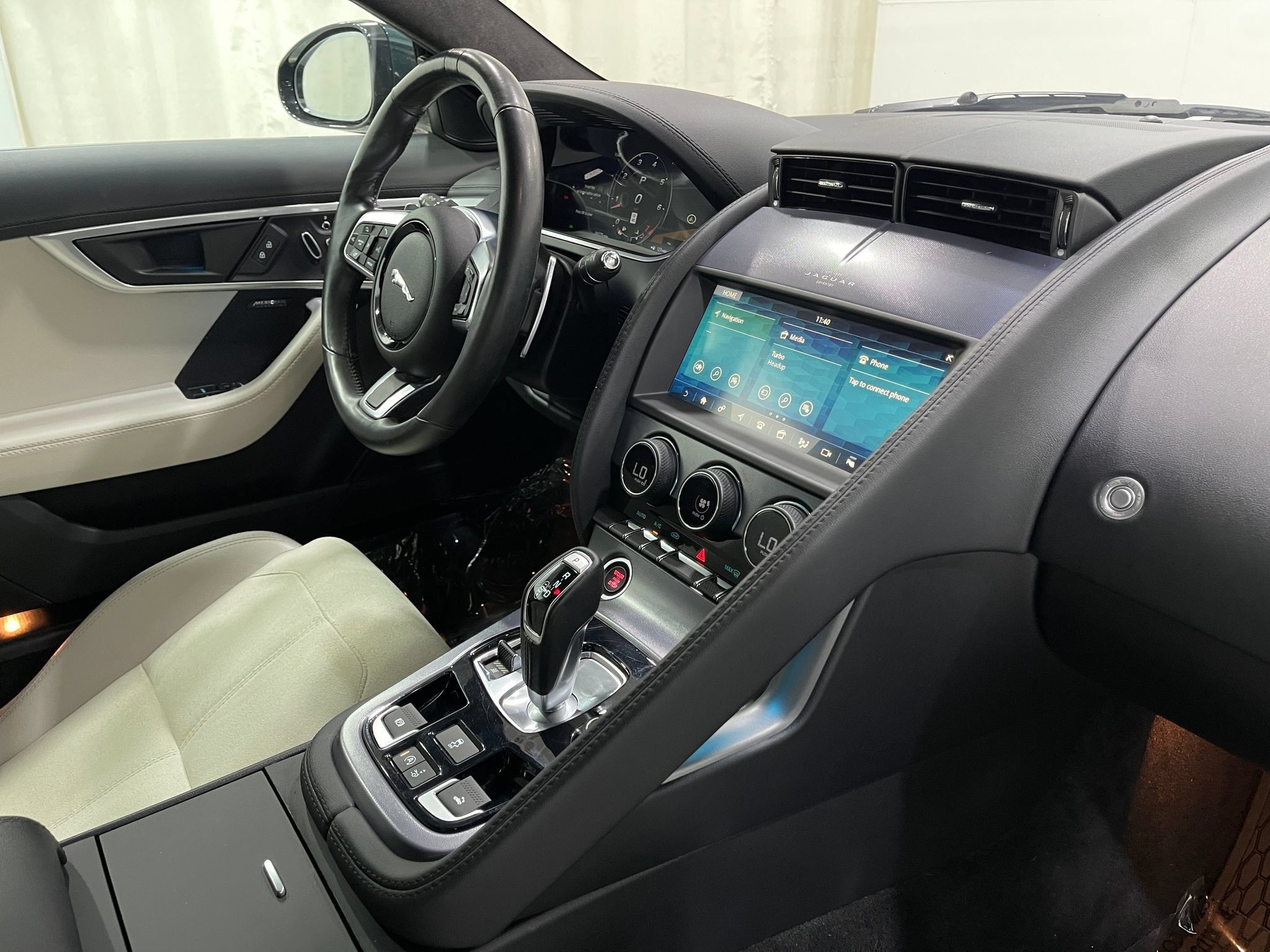 Used 2021 Jaguar F-TYPE Convertible RWD image 19