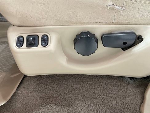 Used 2000 Ford F250 Lariat image 11