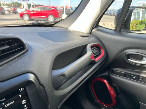 Used 2023 Jeep Renegade Trailhawk w/ Sun/Sound Group AWD/4WD image 21
