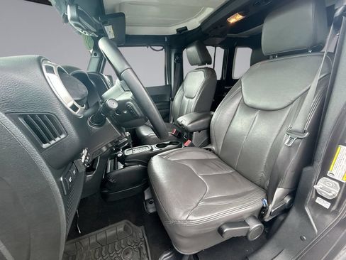 Used 2017 Jeep Wrangler Unlimited Rubicon w/ Cold Weather Group AWD/4WD image 26