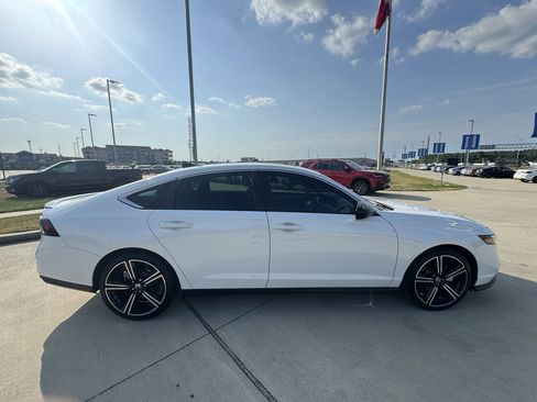 Certified 2025 Honda Accord Sport image 9