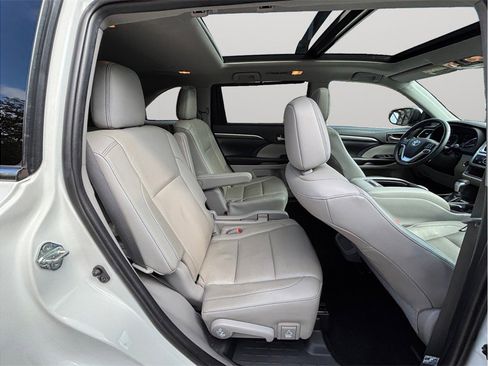 Used 2019 Toyota Highlander Limited Platinum image 43