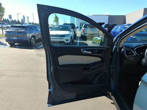 Used 2016 Ford Edge SEL w/ Equipment Group 201A FWD image 29