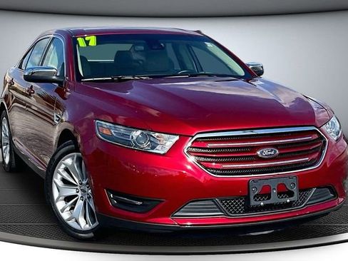 Used 2017 Ford Taurus Limited image 3