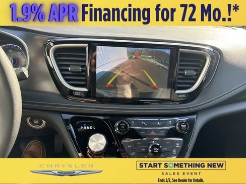 New 2026 Chrysler Pacifica Select image 9