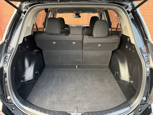 Used 2018 Toyota RAV4 LE image 16