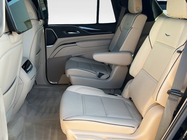 Used 2023 Cadillac Escalade Premium Luxury w/ Performance Package AWD/4WD image 15