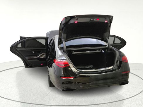 Used 2022 Mercedes-Benz S 500 4MATIC w/ AMG Line Package image 13