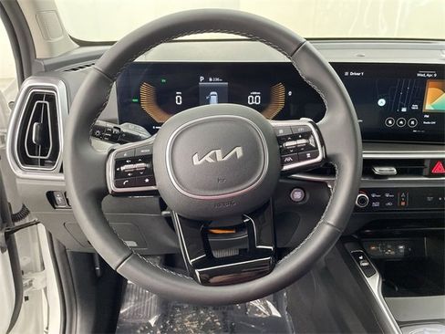 Used 2025 Kia Sorento EX image 31