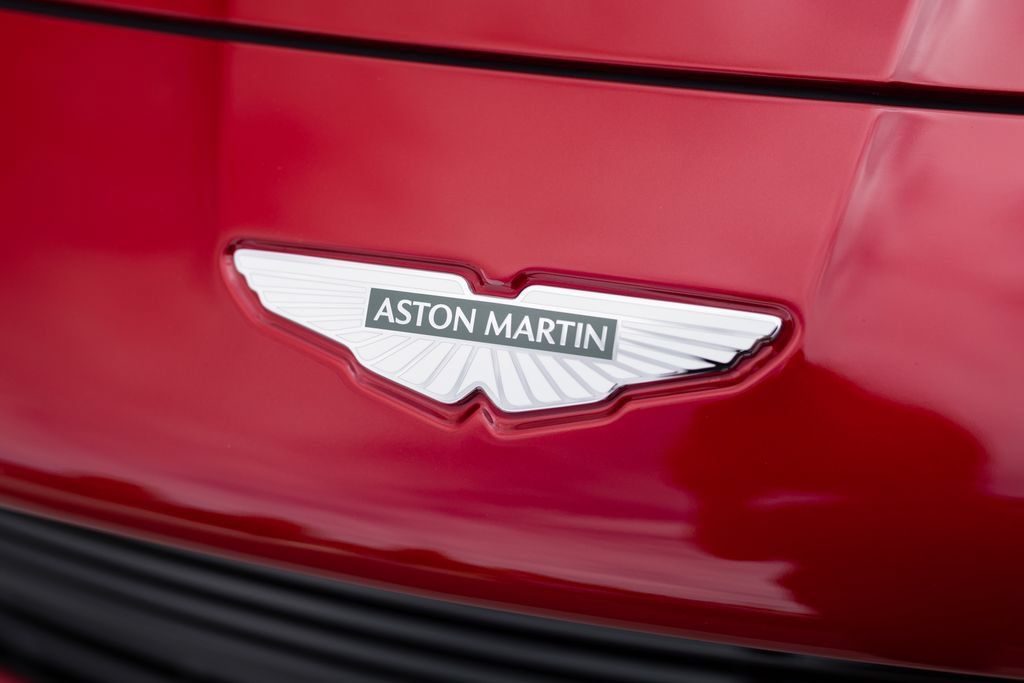 Used 2025 Aston Martin Vanquish RWD image 21