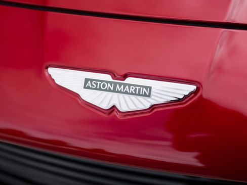 Used 2025 Aston Martin Vanquish RWD image 21