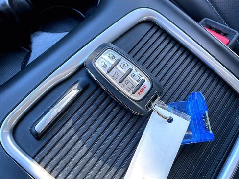 Used 2024 Chrysler Pacifica Touring-L image 26