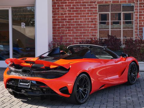 Used 2024 McLaren 750S Spider image 4