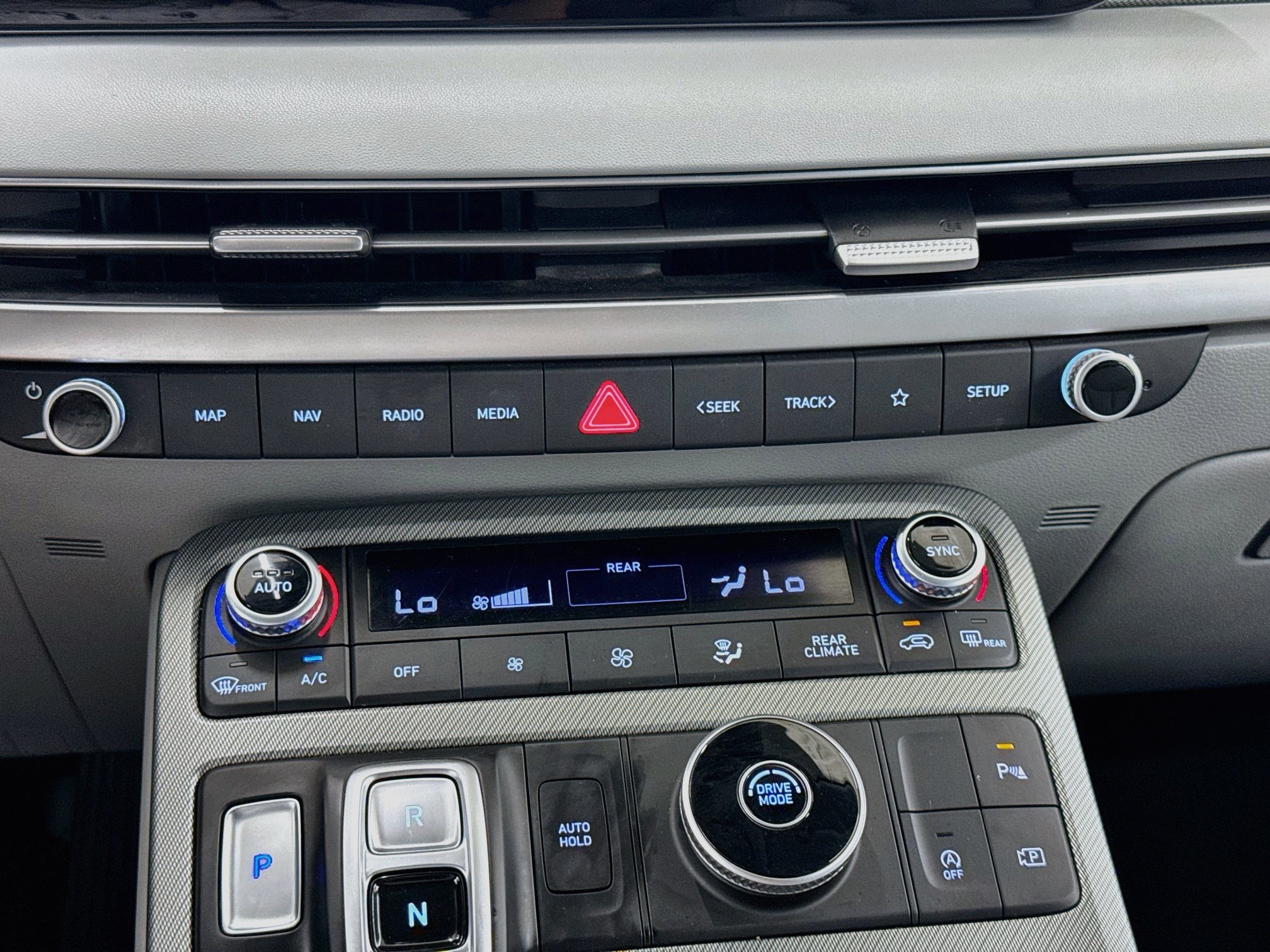 Used 2025 Hyundai Palisade SEL FWD image 24
