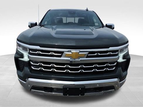 Used 2025 Chevrolet Silverado 1500 LTZ w/ Z71 Off-Road Package image 8