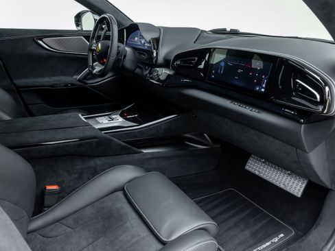 Used 2026 Ferrari Purosangue AWD/4WD image 35