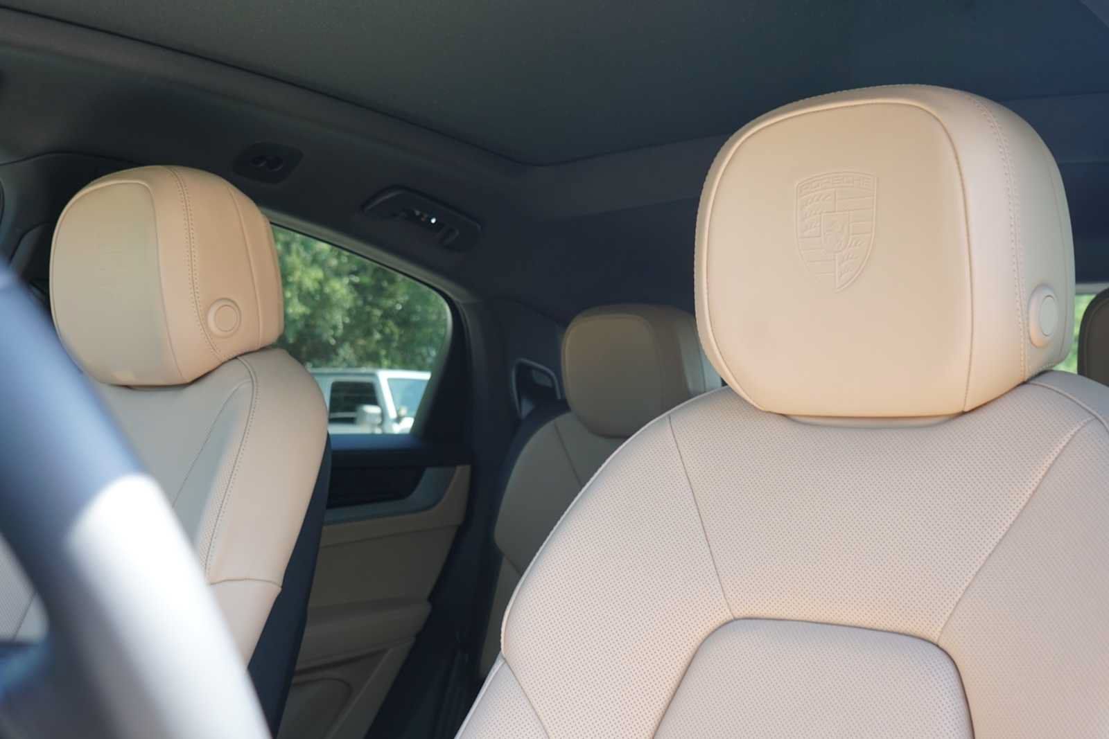 Used 2025 Porsche Cayenne S AWD/4WD image 9