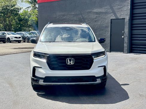 Used 2025 Honda Pilot TrailSport image 2