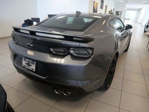 Used 2021 Chevrolet Camaro SS RWD image 6